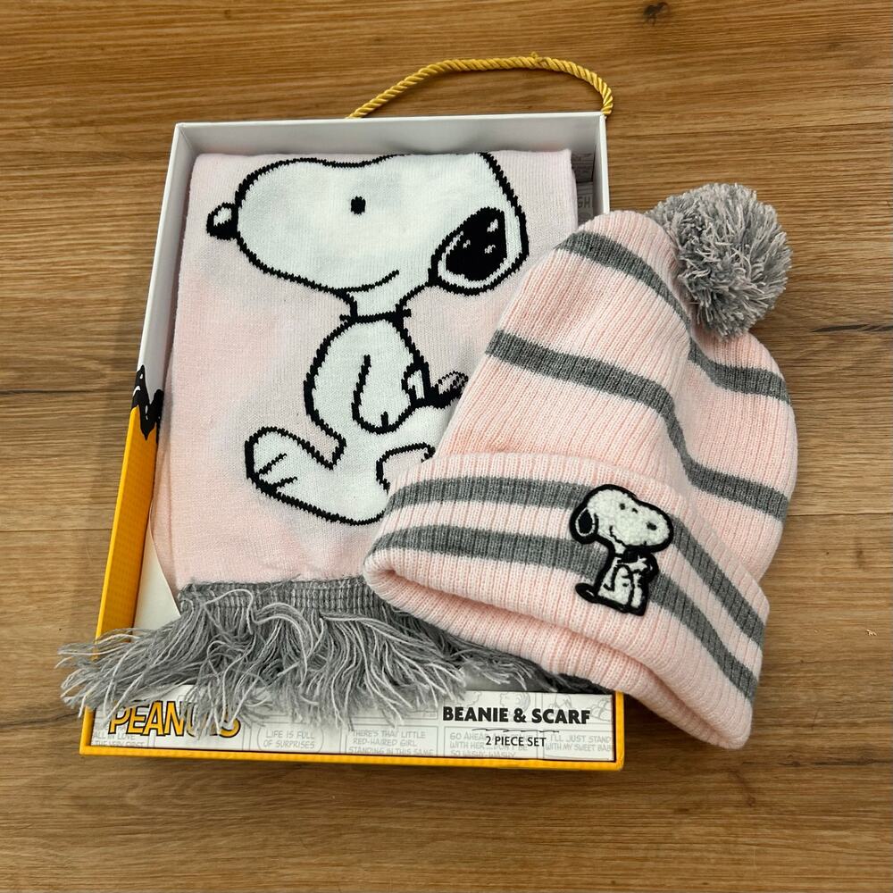 Peanuts Snoopy Beanie Scarf 2 Piece Set Pink Gray Pom Pom One Size New in Box -